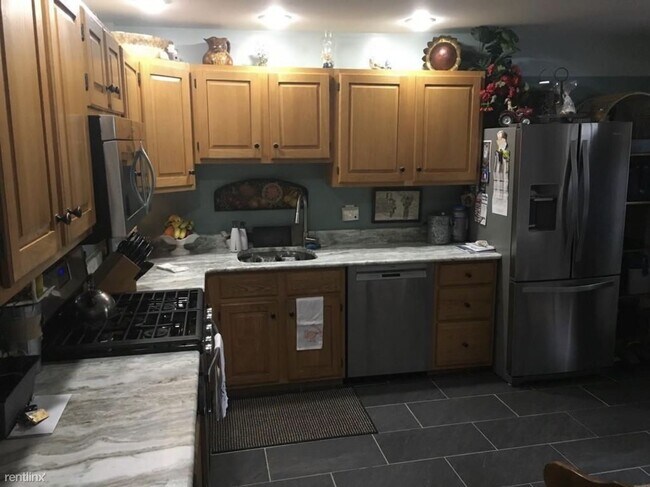 Foto del edificio - 3 br, 1 bath House - 61 Market Street 1