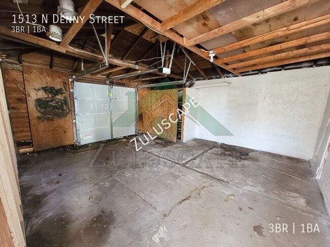 Photo - 1513 N Denny St House
