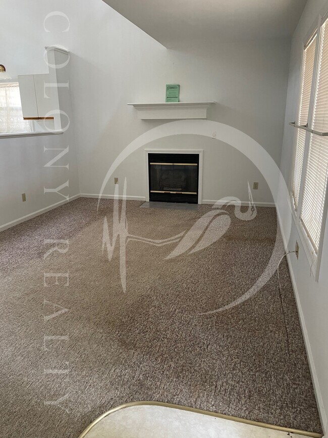 Foto del edificio - 5220 Pine Hill Ln