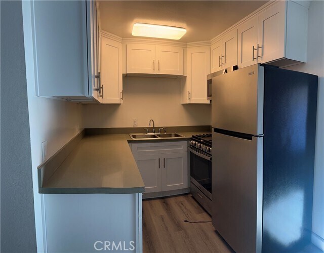 Foto del edificio - 1758 N Kingsley Dr