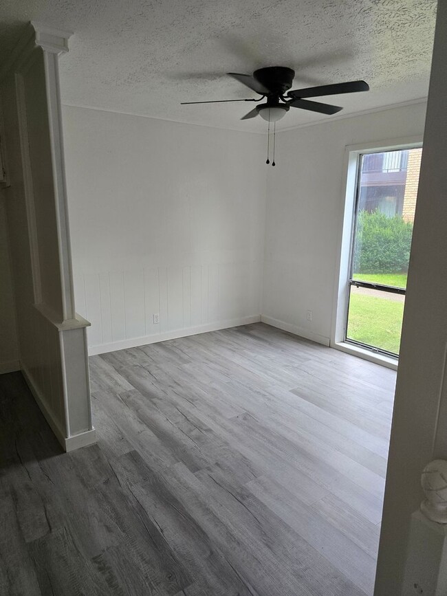 Foto del edificio - 2525 W Monroe St
