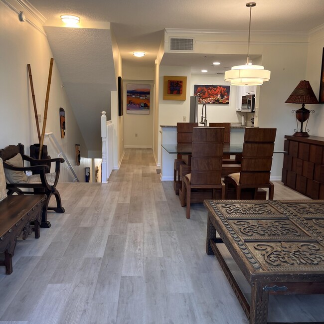 Building Photo - 2018 Alta Meadows Ln