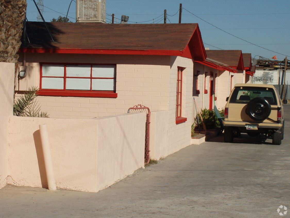 Building Photo - 2828 W Buckeye Rd