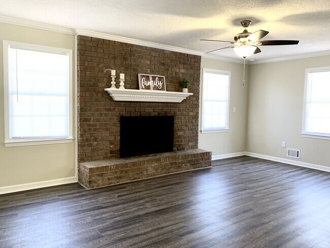 Building Photo - 1040 Carol Dr
