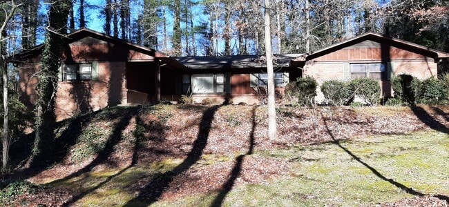 Building Photo - 228 Raintree Dr