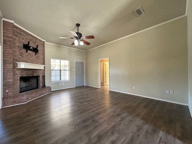 Building Photo - Charming 3/2/2 By Shadow Hills Golf Course...