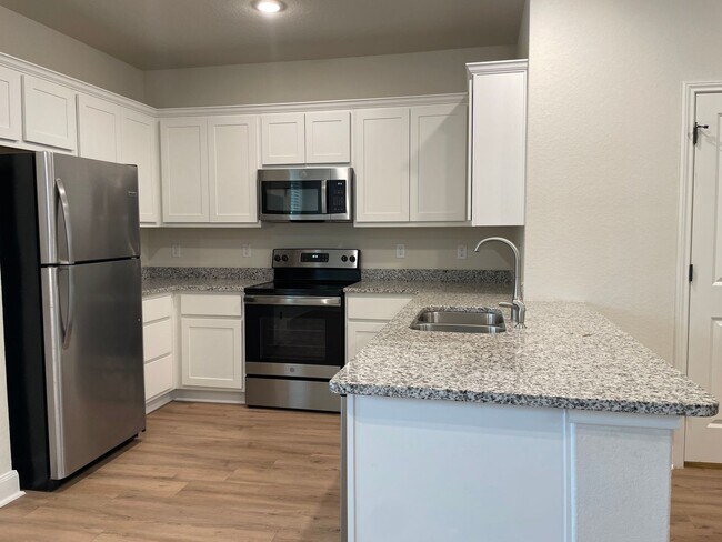 Building Photo - 10318 Lynwood Vlg