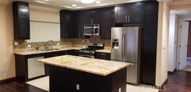 Foto principal - 5601 W Olympic Blvd