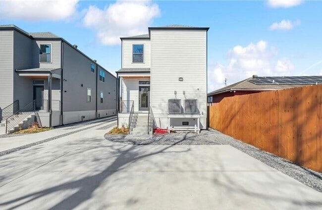 Building Photo - 1362 Harrison Ave