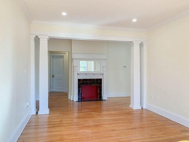 Building Photo - 797 Washington St