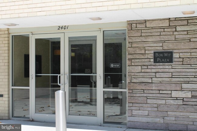 Bon Wit Plaza - 2401 H St NW
