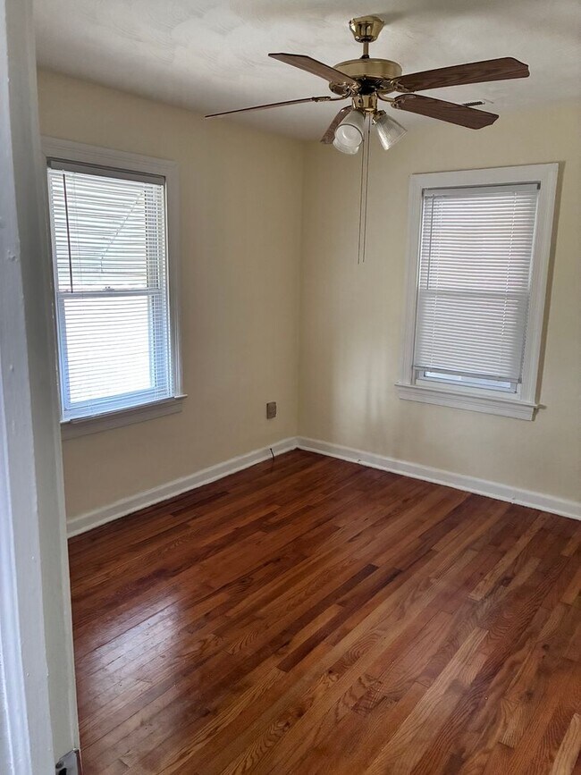 Building Photo - 840 32nd St