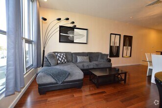 Building Photo - 4585 Dean Martin Dr