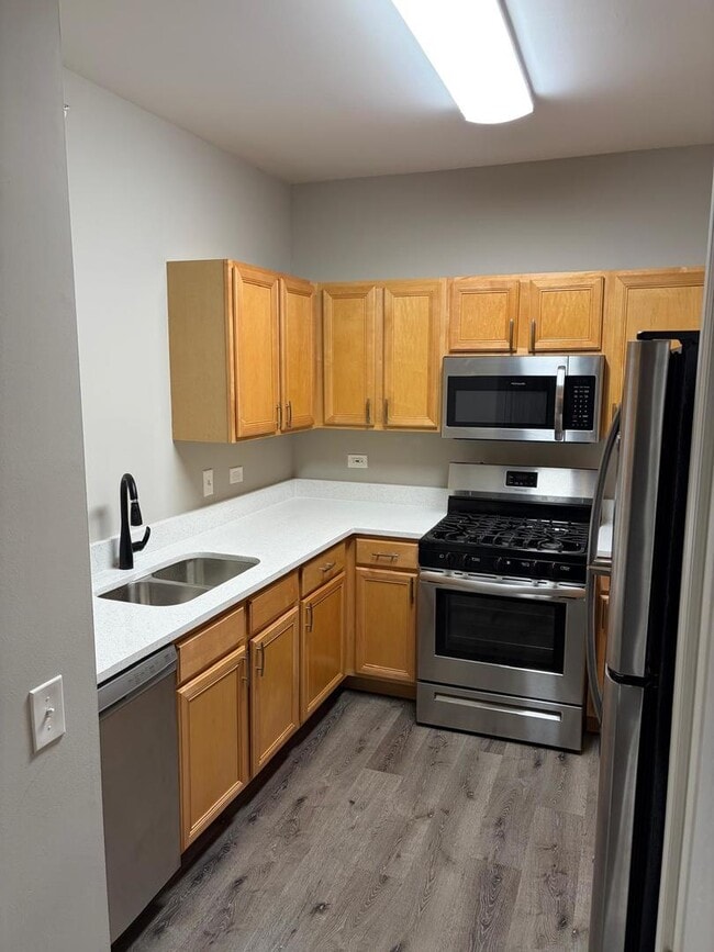 Building Photo - 3243 Stratford Ct