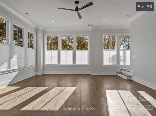 Foto del edificio - 2428 Runnymede Ln