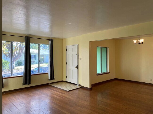 Foto del edificio - 1320 Carl Ave