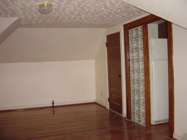 Building Photo - 9 Wallace Avenue