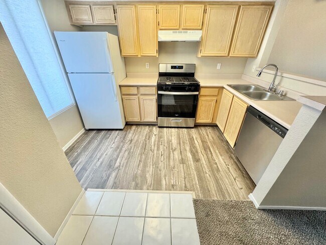 Foto del edificio - 8070 W Russell Rd