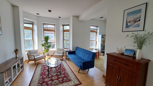 Building Photo - 1241 N Wolcott Ave