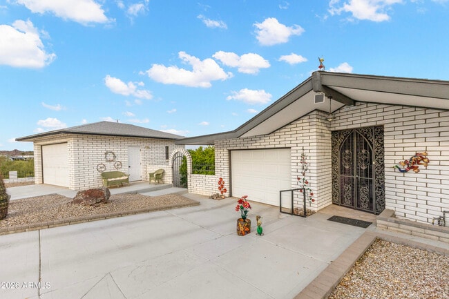 Building Photo - 322 N Cleopatra St