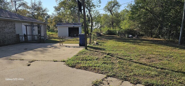 Building Photo - 525 County Rd 299