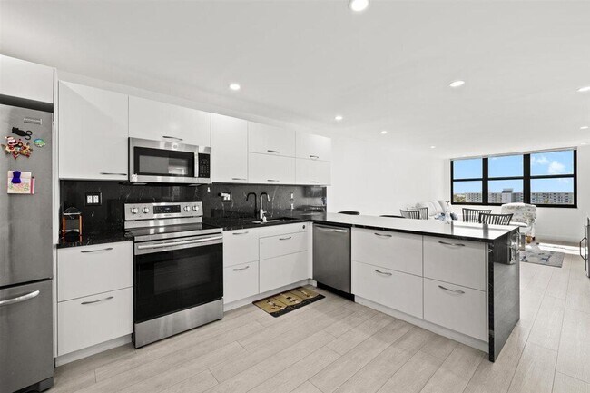 Foto del edificio - 1401 N Riverside Dr