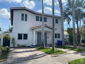 Building Photo - 527 SW 20th Rd