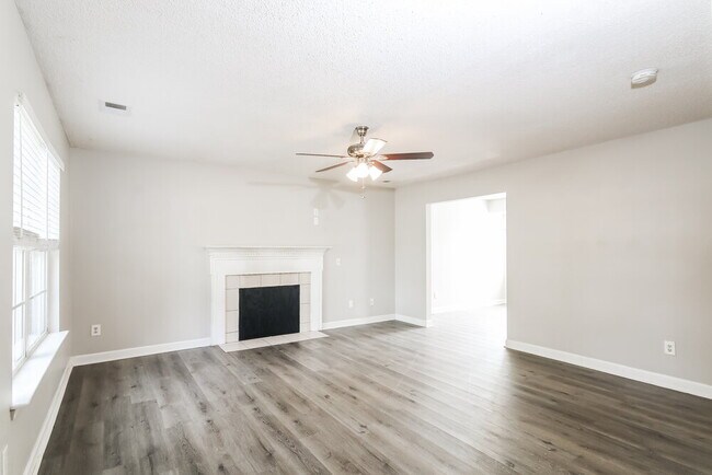 Foto del edificio - 2423 Fabyan Ln