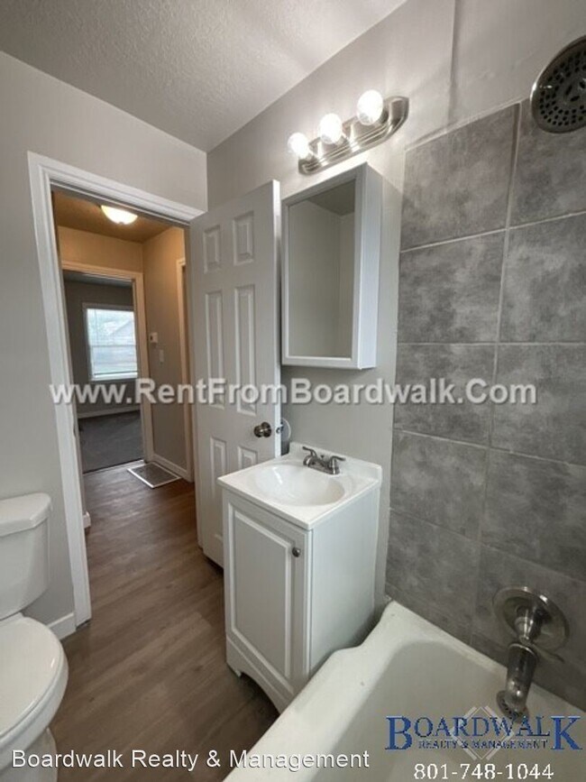 Foto del edificio - 3 br, 1 bath House - 737 Lennox St