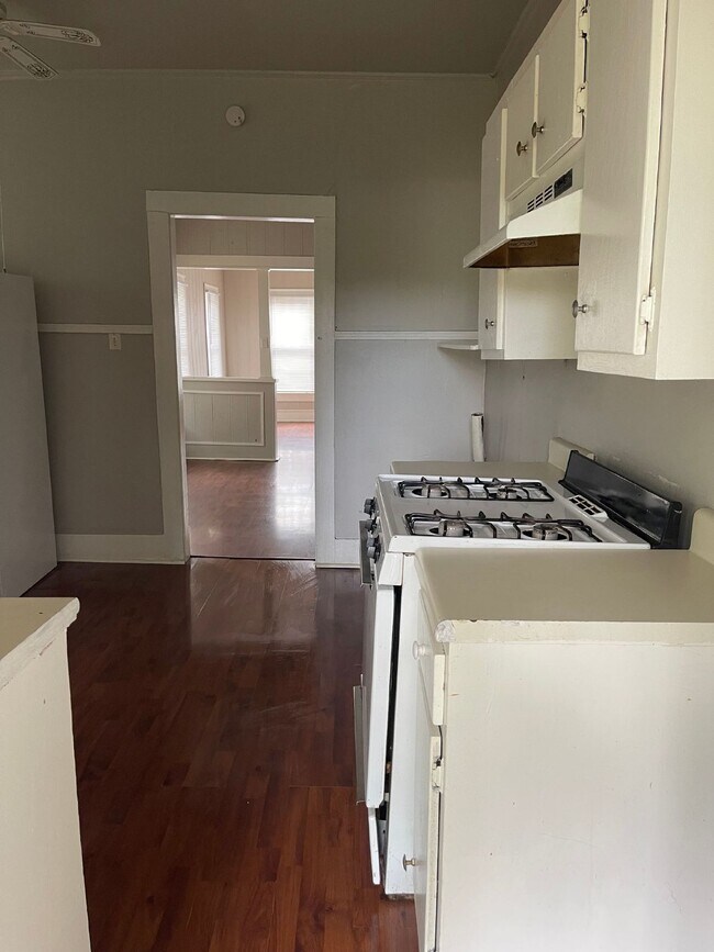 Foto del edificio - Charming 2 Bed, 1 Bath Home with Spacious ...