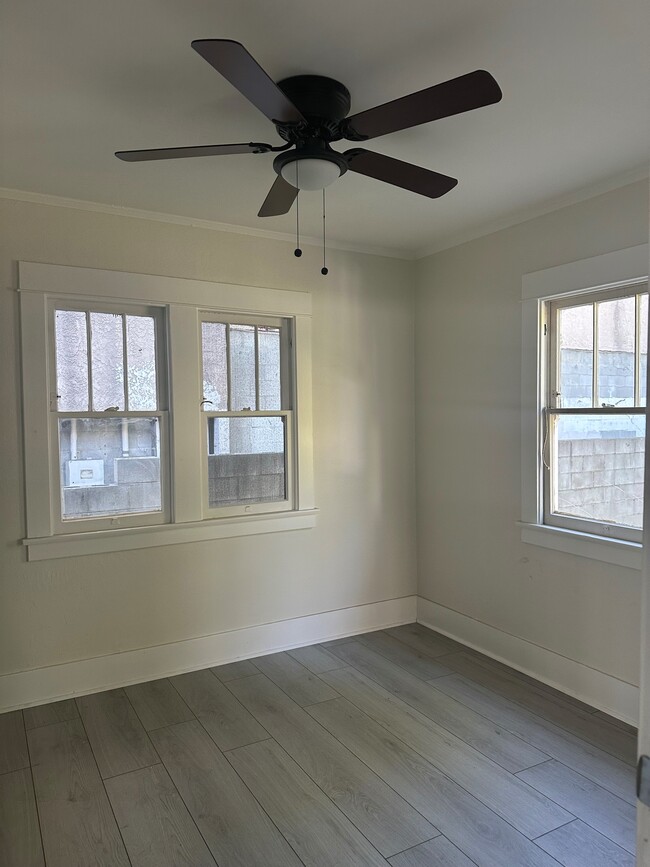 Foto del edificio - 205 W Palmer Ave