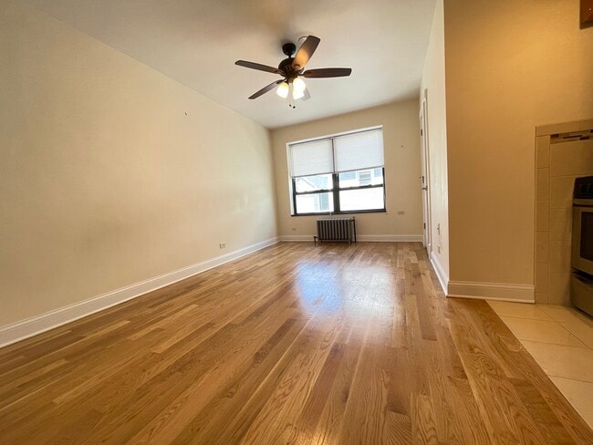 Building Photo - 4552 N Clark St