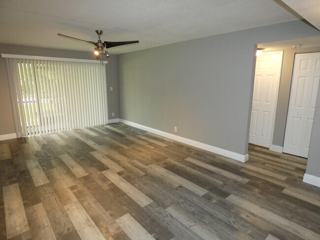 Building Photo - 11152 W Sample Rd