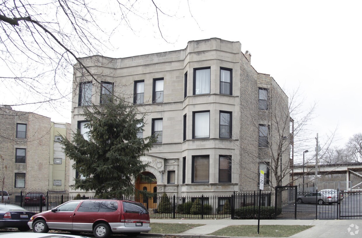 Building Photo - 4026 N Kenmore Ave