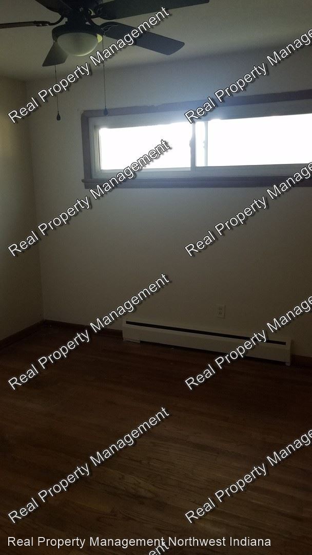 Building Photo - 3 br, 1 bath House - 709 E. Elm Street #B