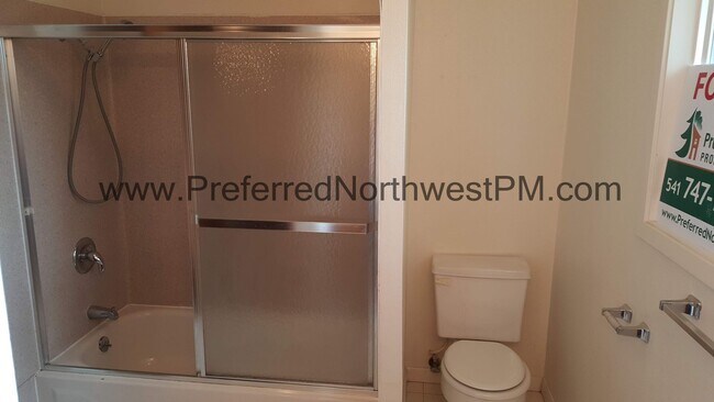 Foto del edificio - 2233 Monterey Ln