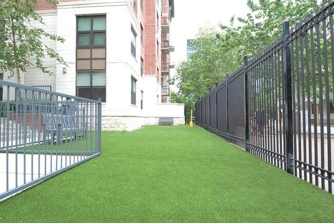 Foto del edificio - 1235 E NASA Pkwy