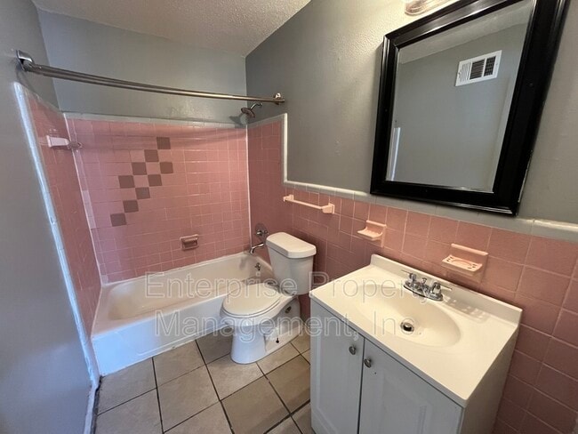 Building Photo - 3969 Southlawn Ave