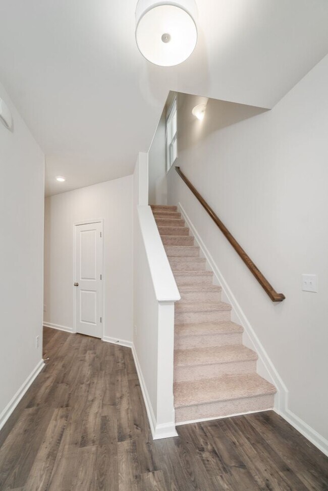 Foto del edificio - 618 Count Fleet Ct