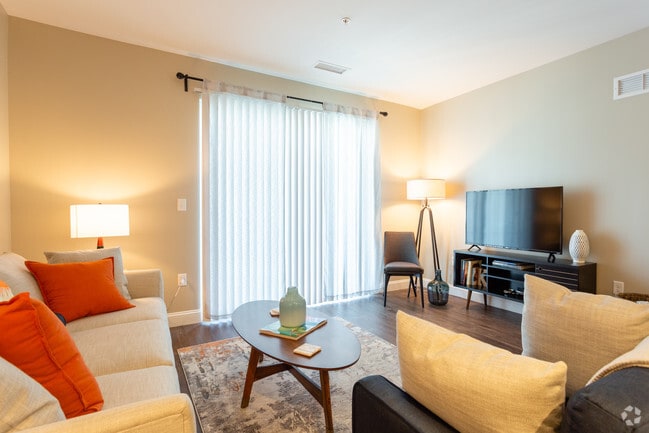 1BR, 1BA - 783 - The Kinloch