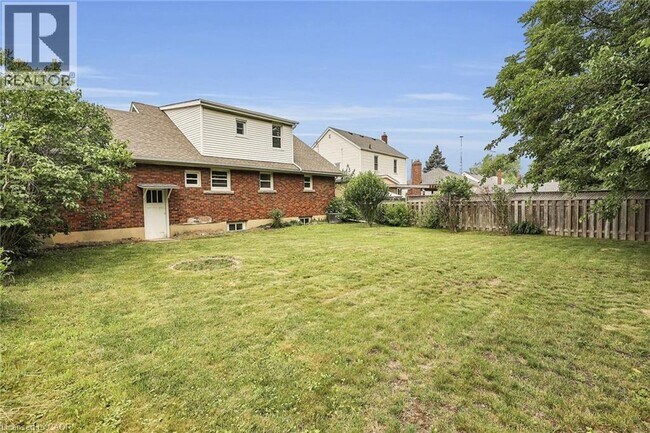 Photo du bâtiment - 450 Niagara St