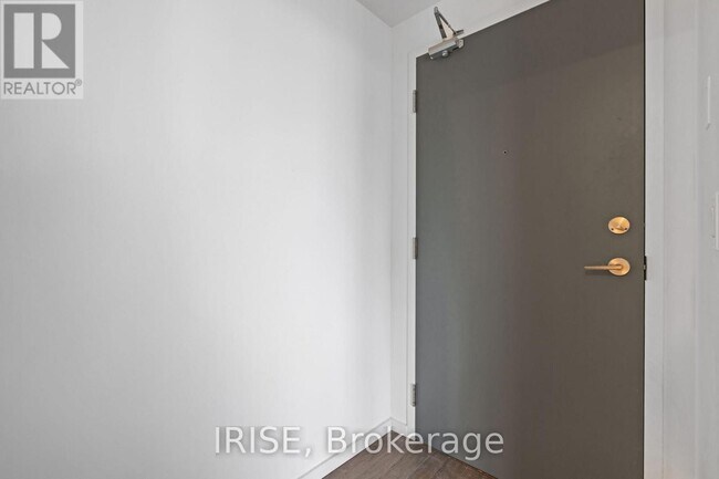 Photo du bâtiment - 21 Lawren Harris Square