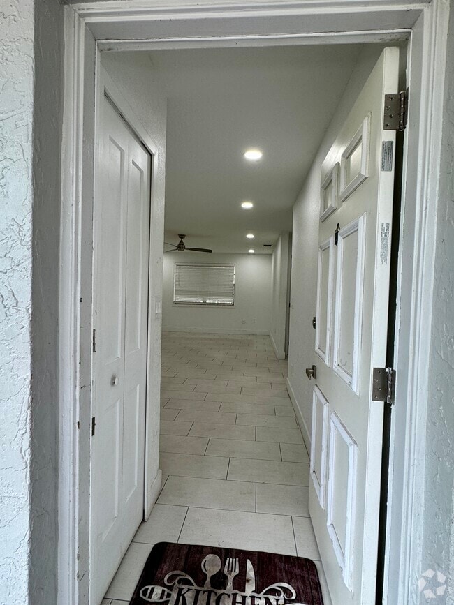 Building Photo - 17255 SW 95th Ave