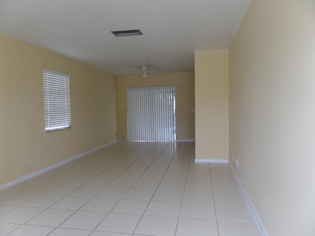 Foto del edificio - 9145 E Highland Pines Blvd