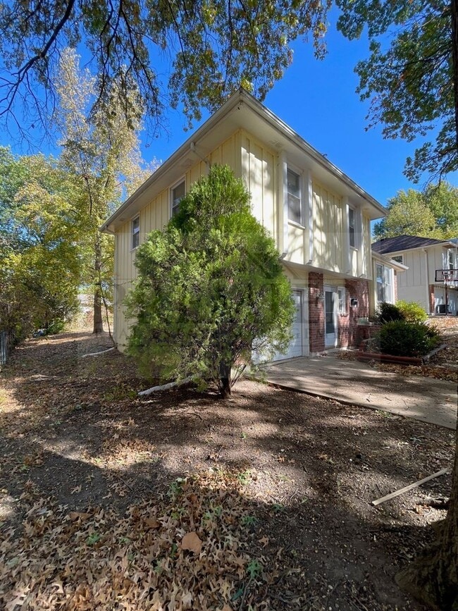 Building Photo - 8300 E 104 Terrace