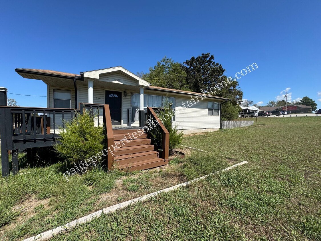 Foto principal - Charming 3-Bedroom Home