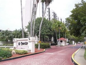 Building Photo - 17021 N Bay Rd