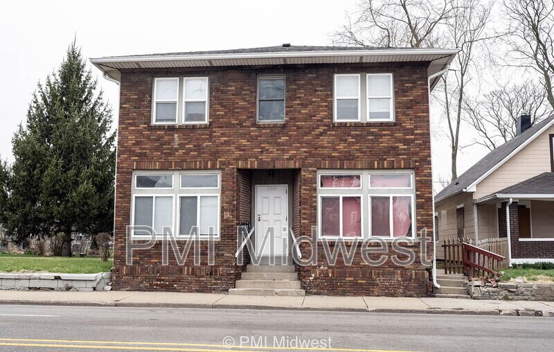 Foto principal - 3014 W 10th St
