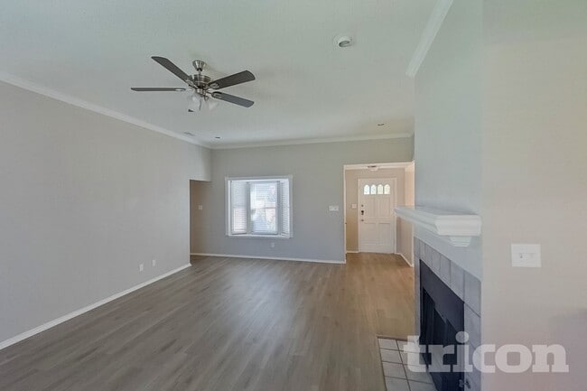 Building Photo - 1253 Essex Dr