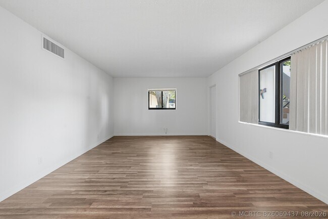 Foto del edificio - 800 Lighthouse Dr